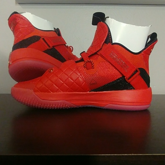 AIR JORDAN XXXIII - Picture 2 of 6